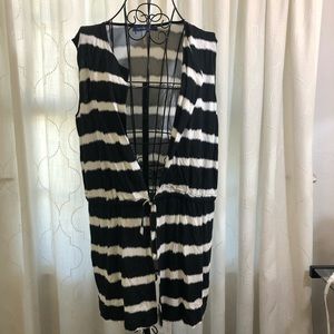 Signature Weekend LG black & White coverup